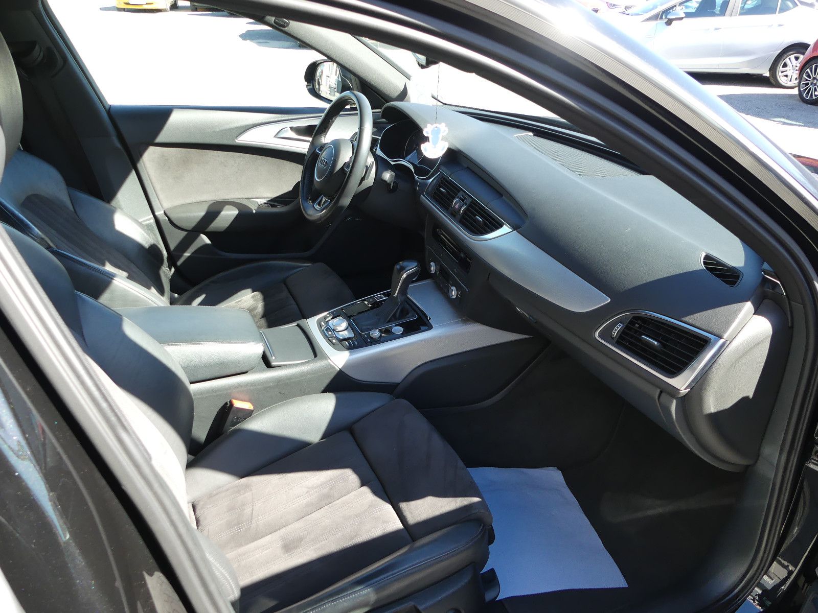 Fahrzeugabbildung Audi A6 Avant 2.0 TDI ultra, Automatik