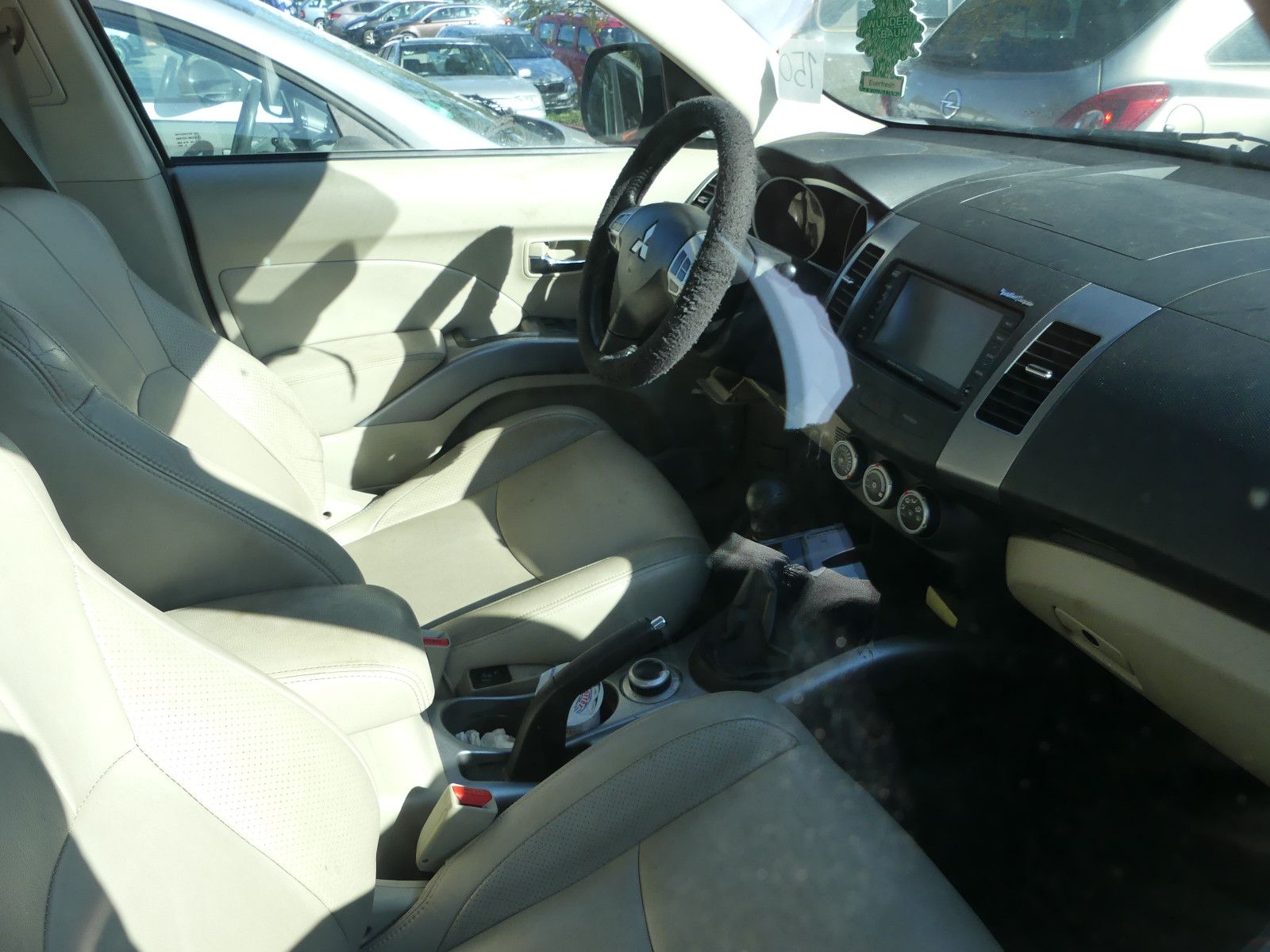 Fahrzeugabbildung Mitsubishi Outlander 2.2 DI-D Instyle