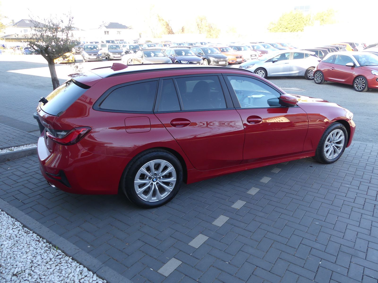 Fahrzeugabbildung BMW 320 3 Touring 320 e xDrive