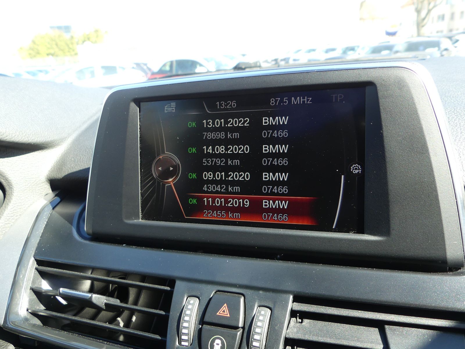 Fahrzeugabbildung BMW 218 2 Gran Tourer 218 d Advantage"7.SITZER"