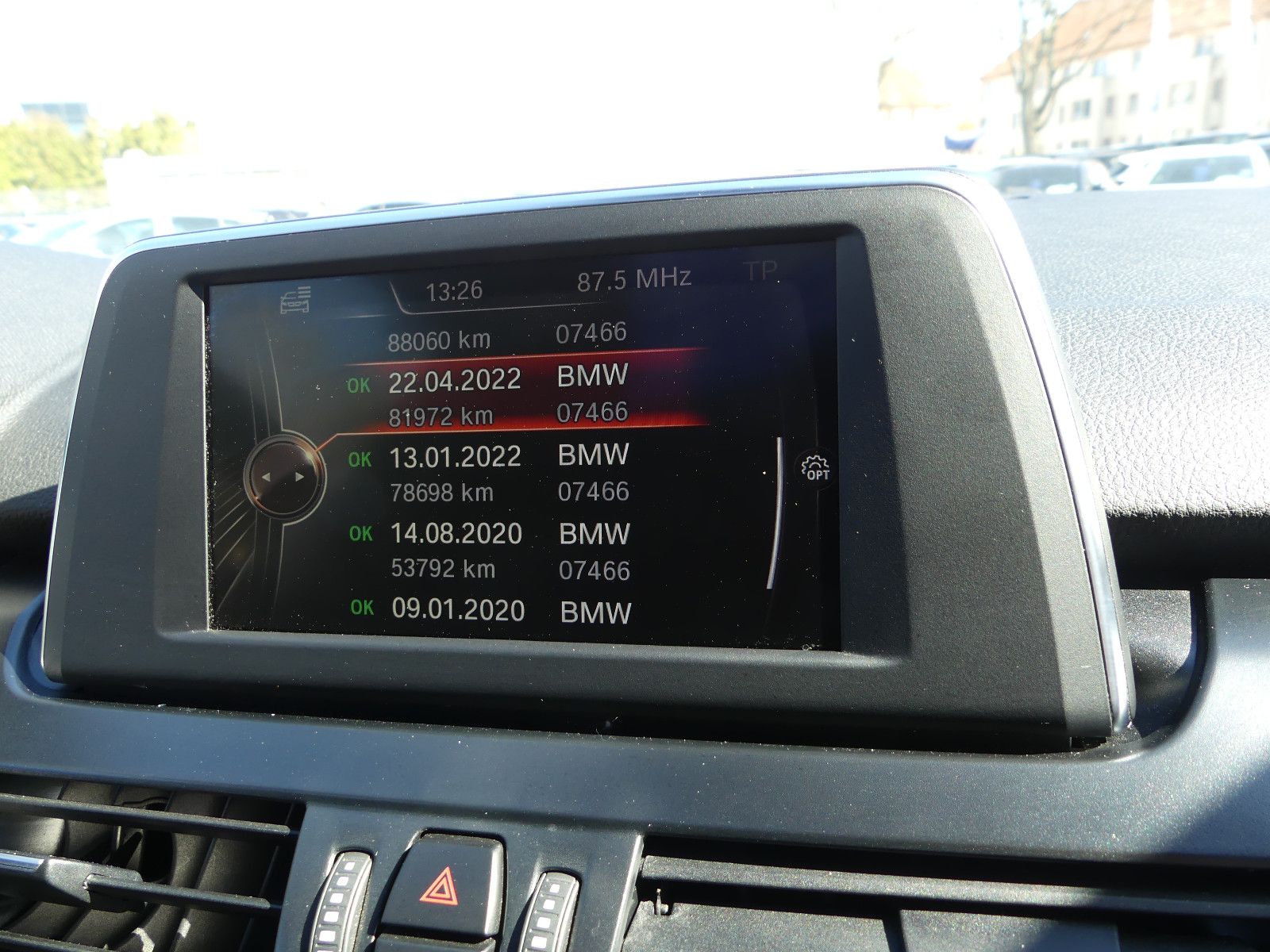 Fahrzeugabbildung BMW 218 2 Gran Tourer 218 d Advantage"7.SITZER"