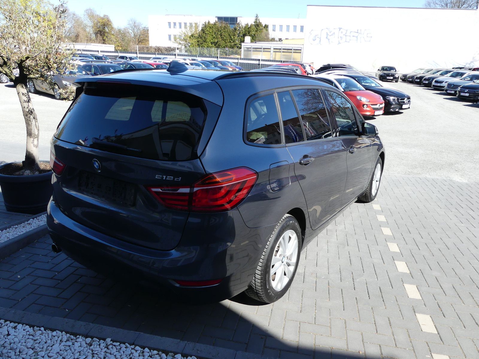 Fahrzeugabbildung BMW 218 2 Gran Tourer 218 d Advantage"7.SITZER"