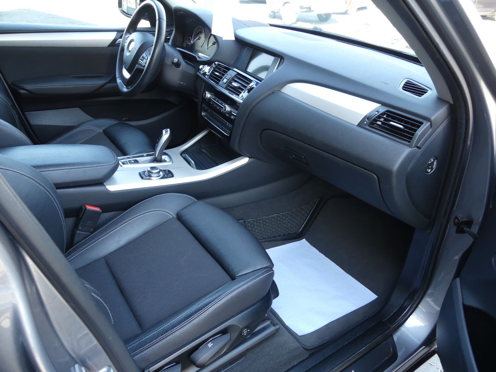 Fahrzeugabbildung BMW X3 xDrive 20 d Advantage