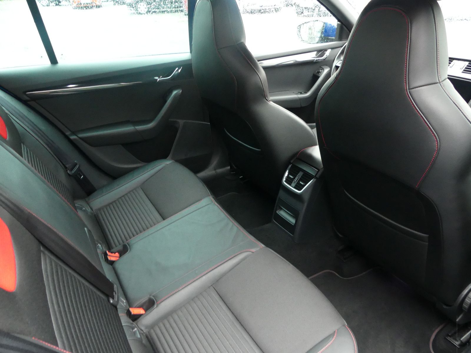 Fahrzeugabbildung SKODA Octavia Combi RS