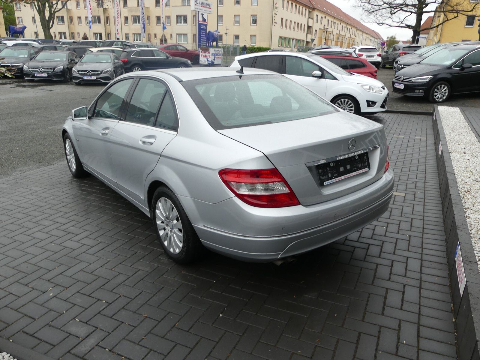 Fahrzeugabbildung Mercedes-Benz C 200 C Limousine C 200 CDI BlueEfficiency
