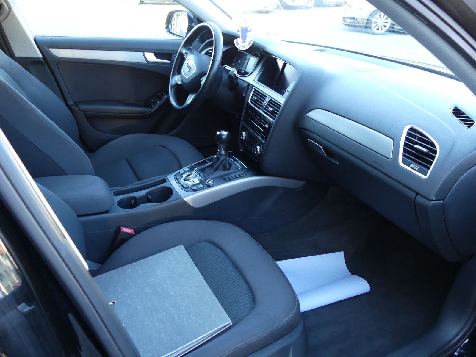 Fahrzeugabbildung Audi A4 Avant Attraction S.line."76TKM"