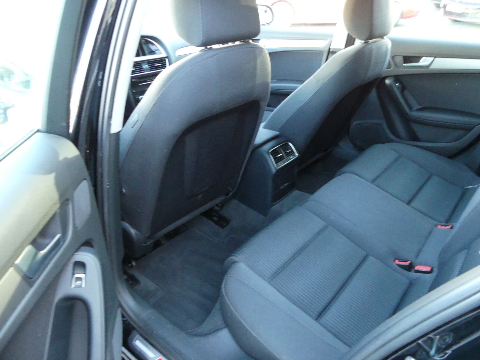 Fahrzeugabbildung Audi A4 Avant Attraction S.line."76TKM"