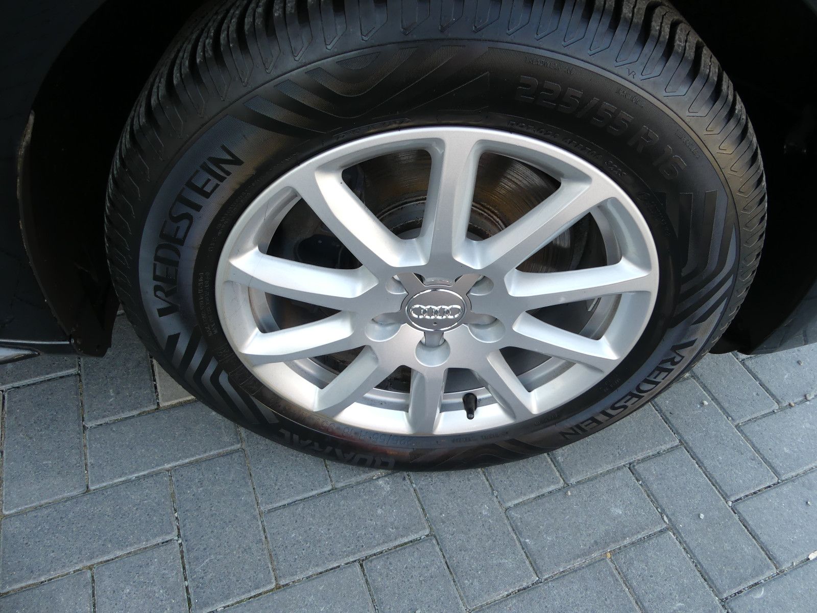 Fahrzeugabbildung Audi A4 Avant Attraction S.line."76TKM"