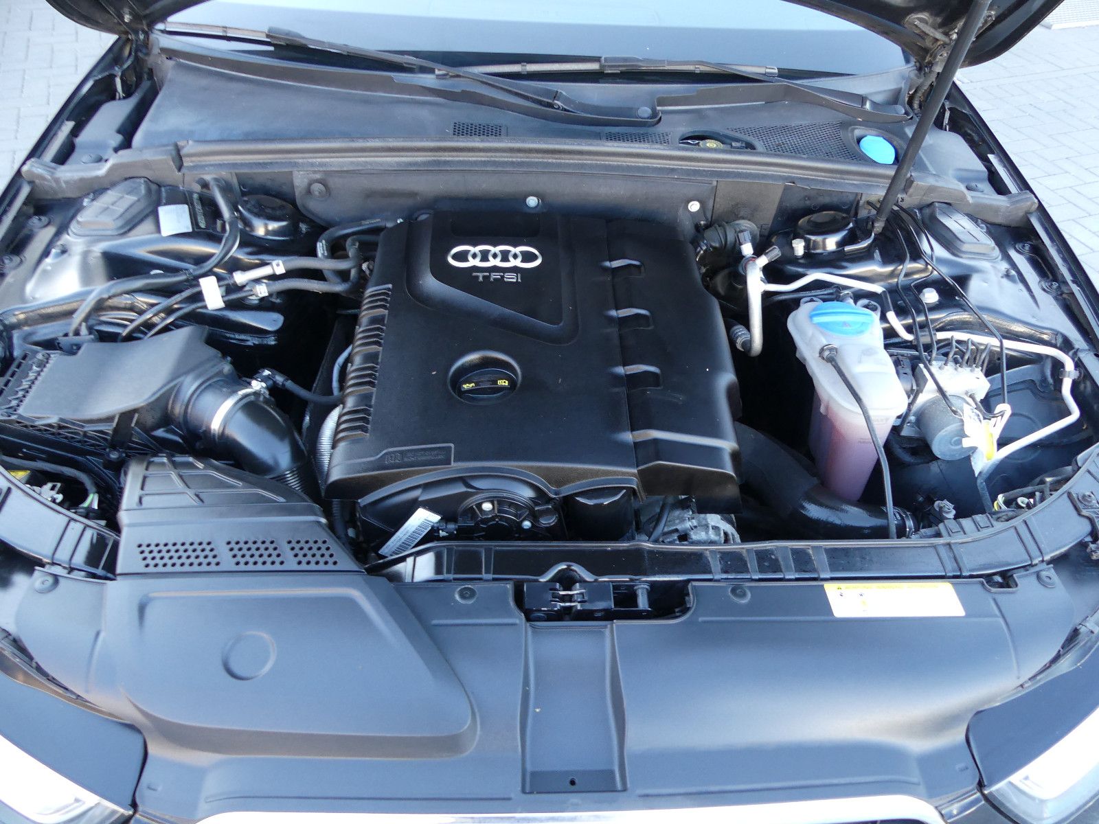 Fahrzeugabbildung Audi A4 Avant Attraction S.line."76TKM"