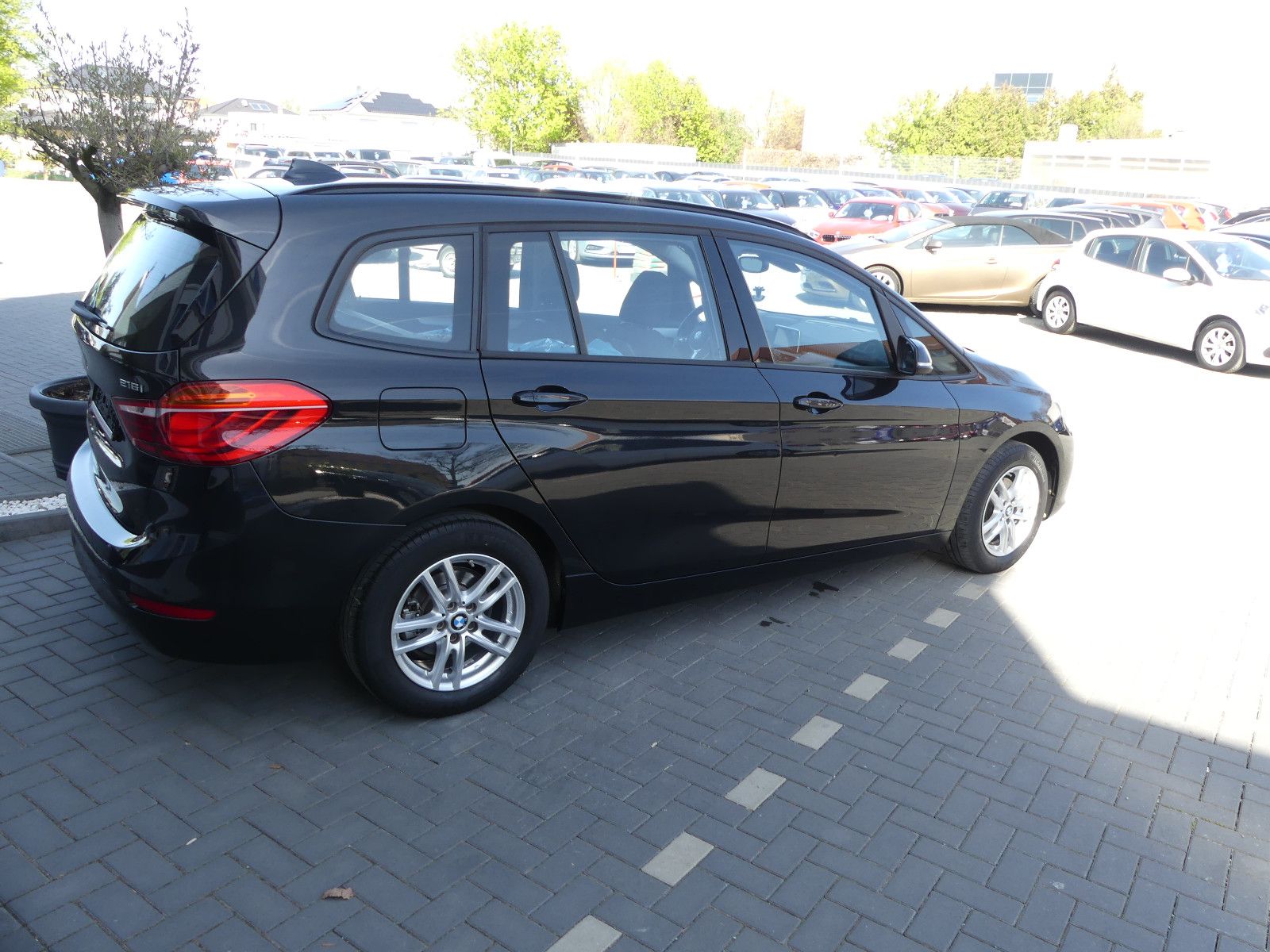 Fahrzeugabbildung BMW 216 2 Gran Tourer 216 i Advantage