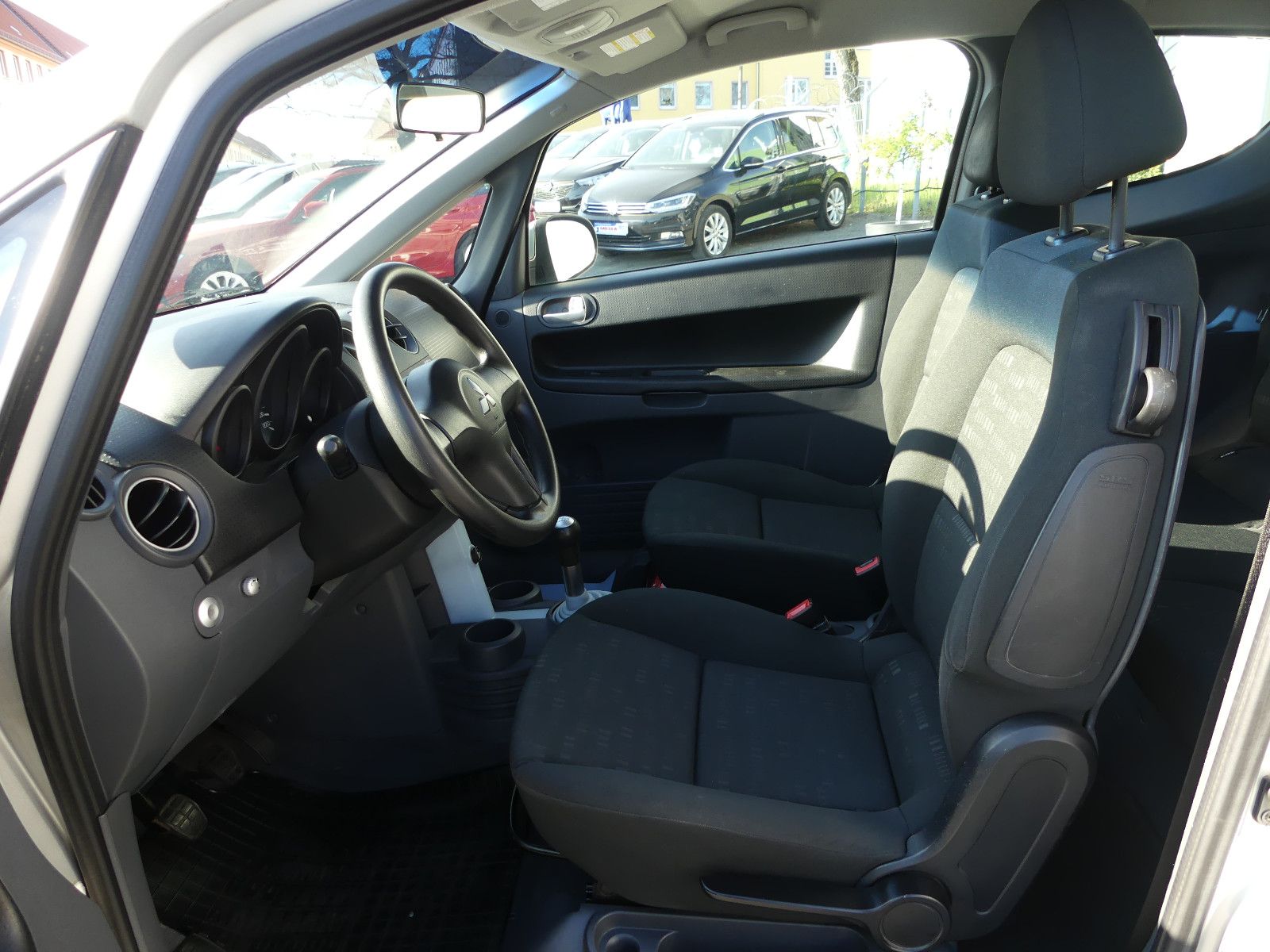 Fahrzeugabbildung Mitsubishi Colt CZ3 Lim. 3-trg. 1.3 Invite* Wenig Kilometer