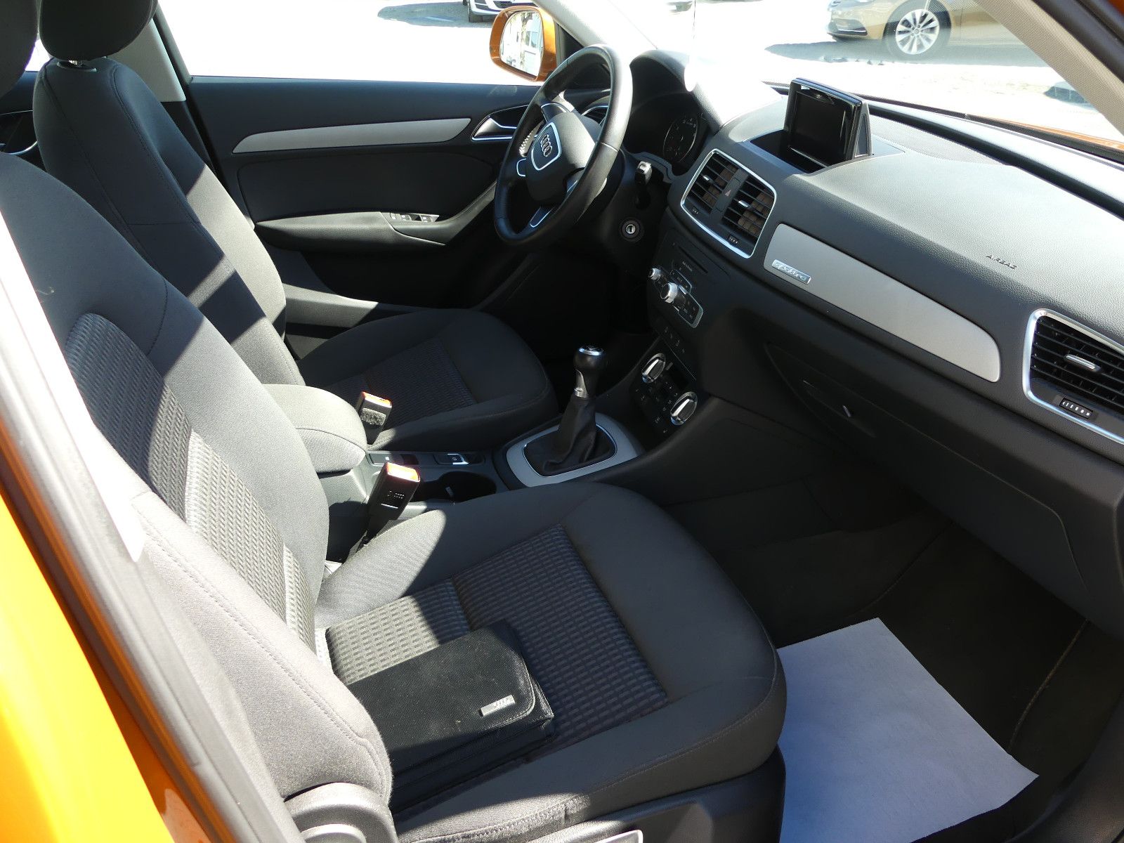 Fahrzeugabbildung Audi Q3 2.0 TFSI quattro, 1. Hand