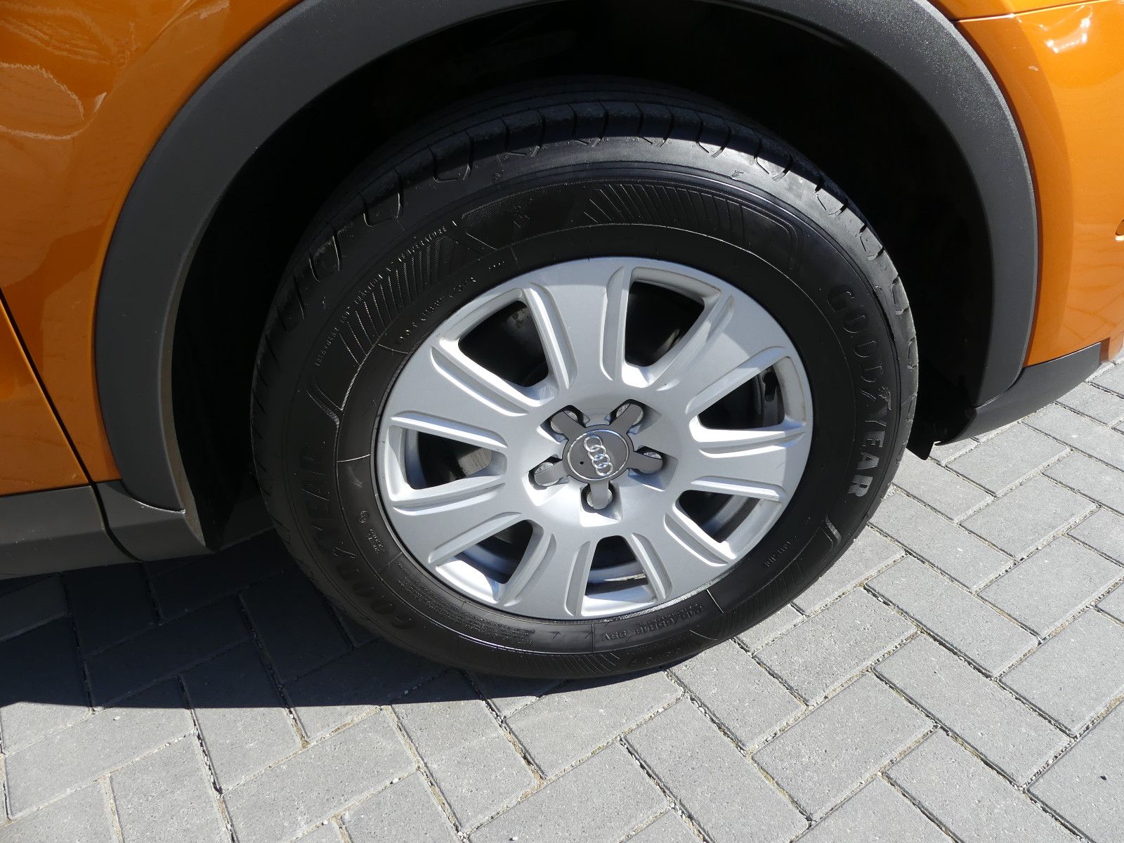 Fahrzeugabbildung Audi Q3 2.0 TFSI quattro, 1. Hand