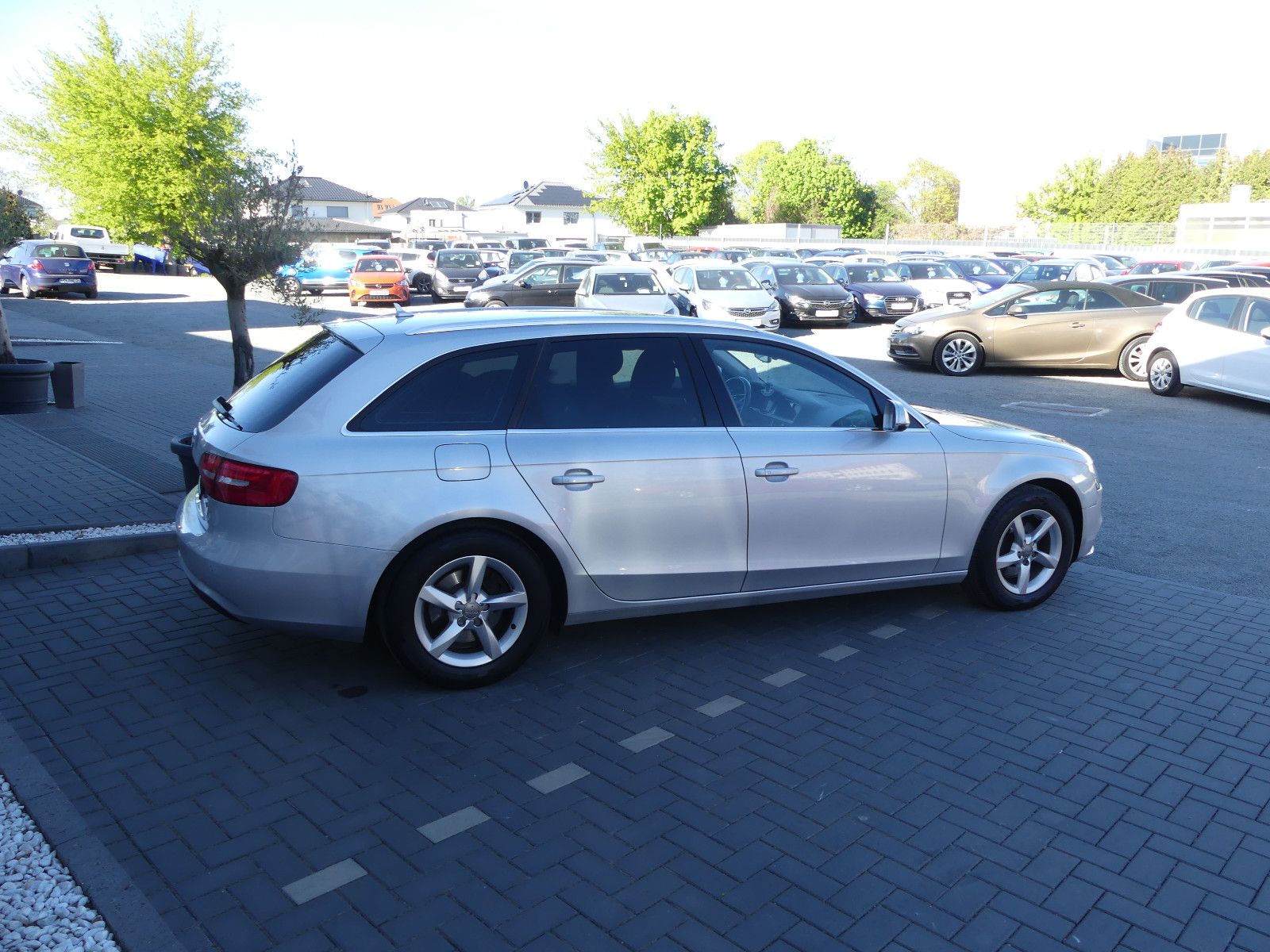 Fahrzeugabbildung Audi A4 Avant Ambiente