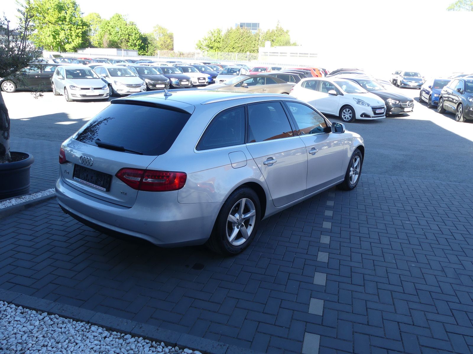 Fahrzeugabbildung Audi A4 Avant Ambiente