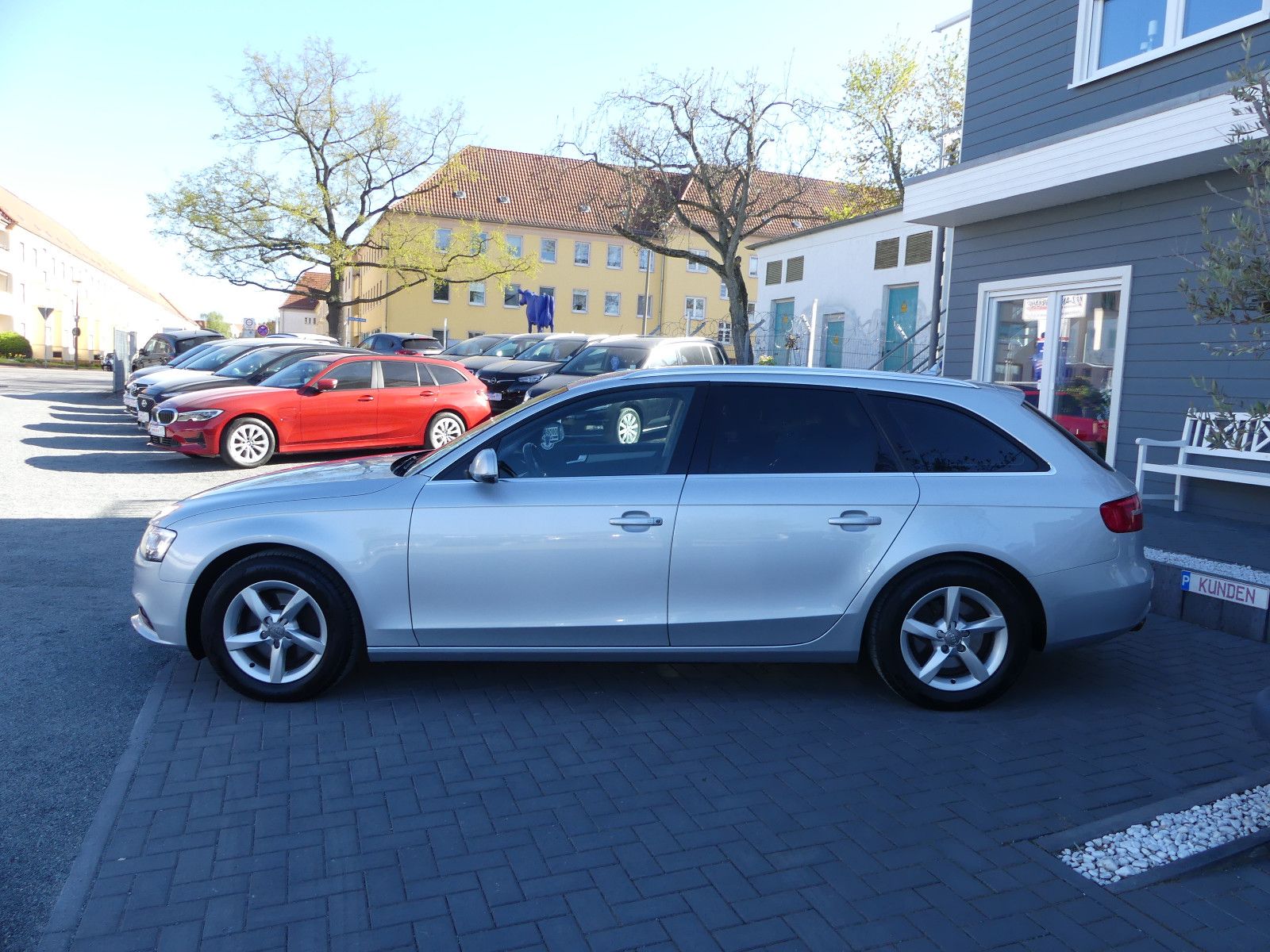 Fahrzeugabbildung Audi A4 Avant Ambiente