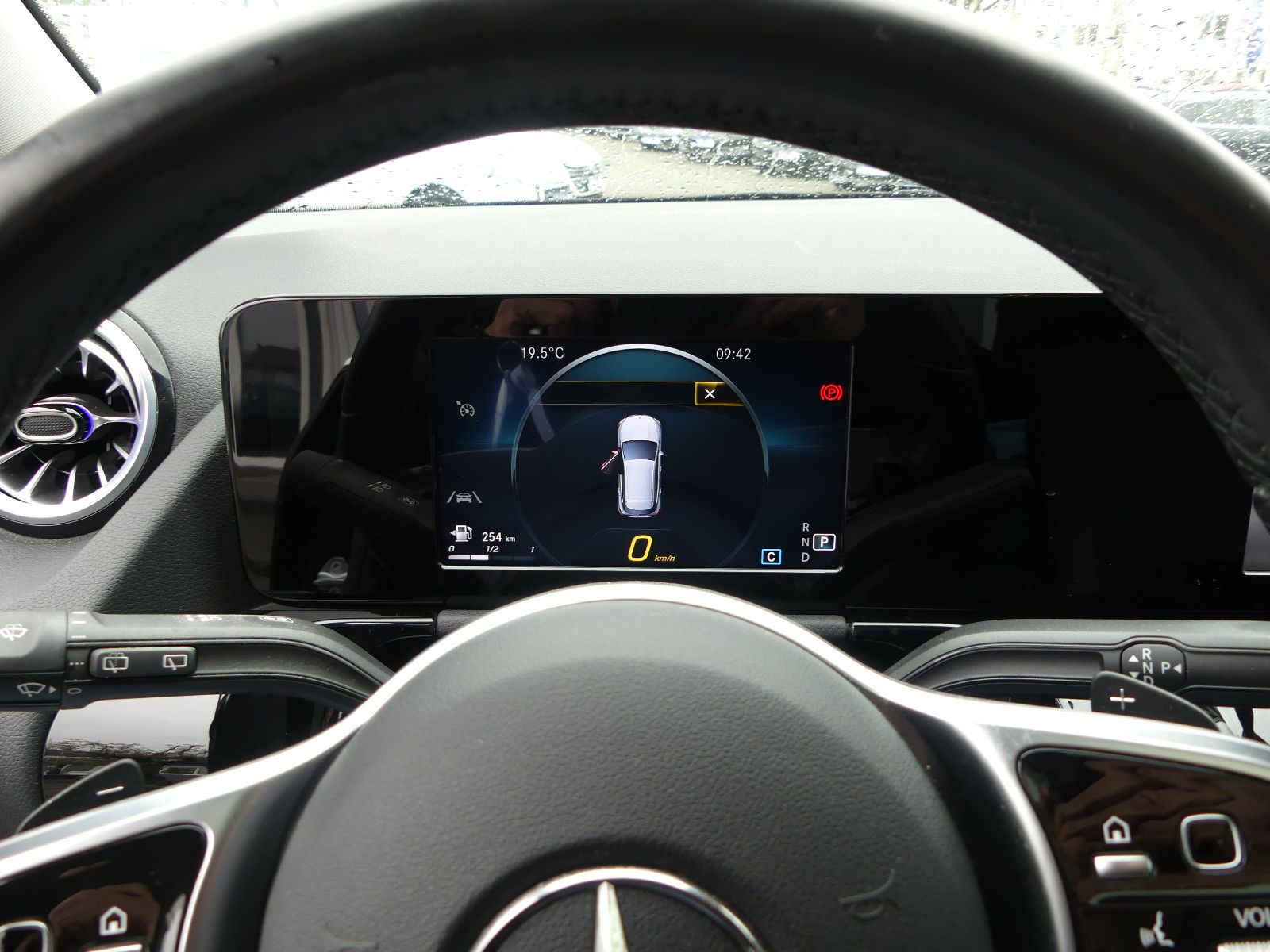 Fahrzeugabbildung Mercedes-Benz GLA 200, 48000 km