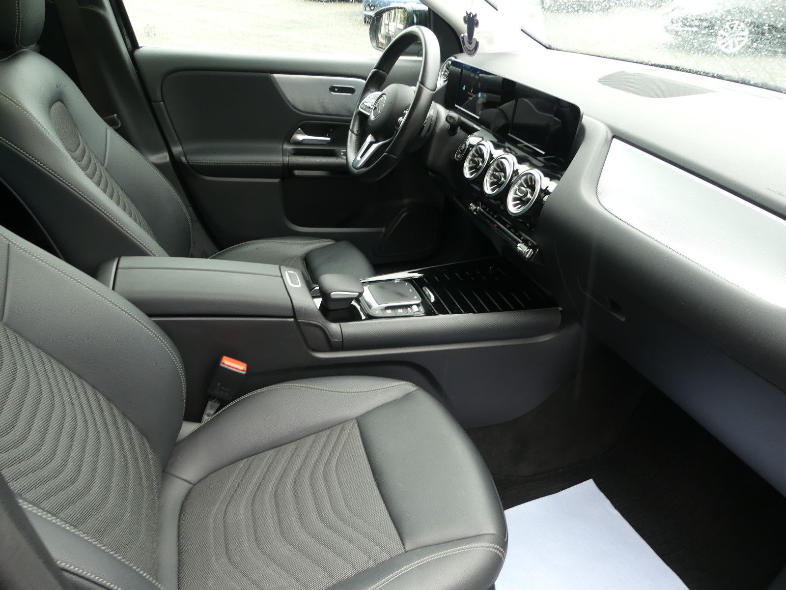 Fahrzeugabbildung Mercedes-Benz GLA 200, 48000 km