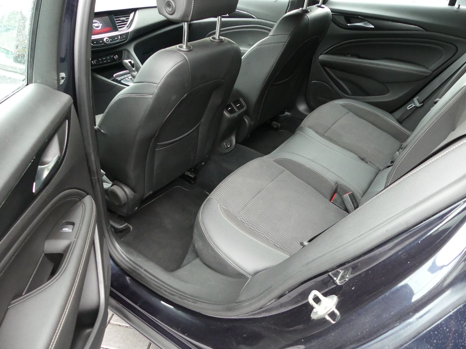 Fahrzeugabbildung Opel Insignia B Sports Tourer Innovation 4x4