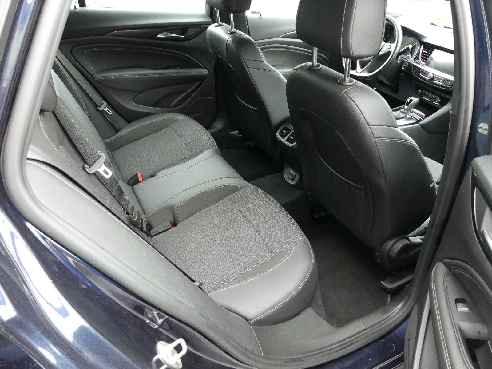 Fahrzeugabbildung Opel Insignia B Sports Tourer Innovation 4x4