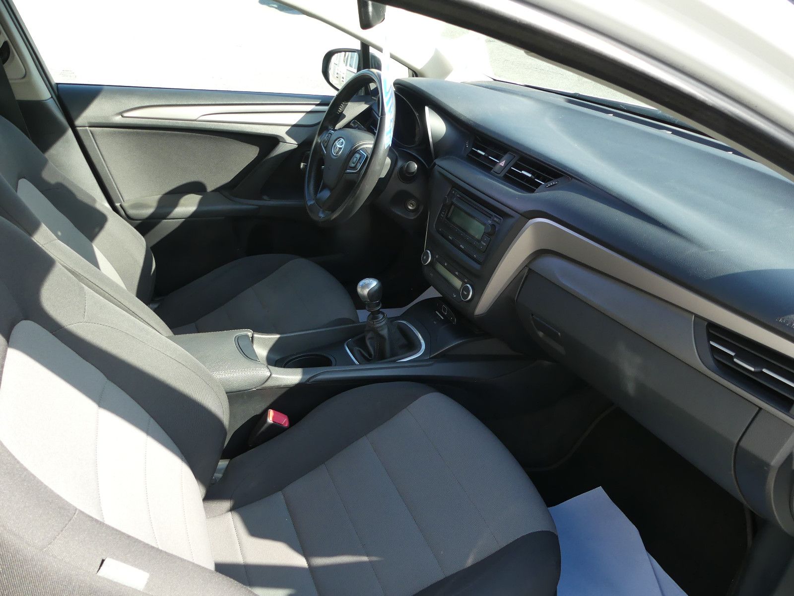 Fahrzeugabbildung Toyota Avensis Kombi