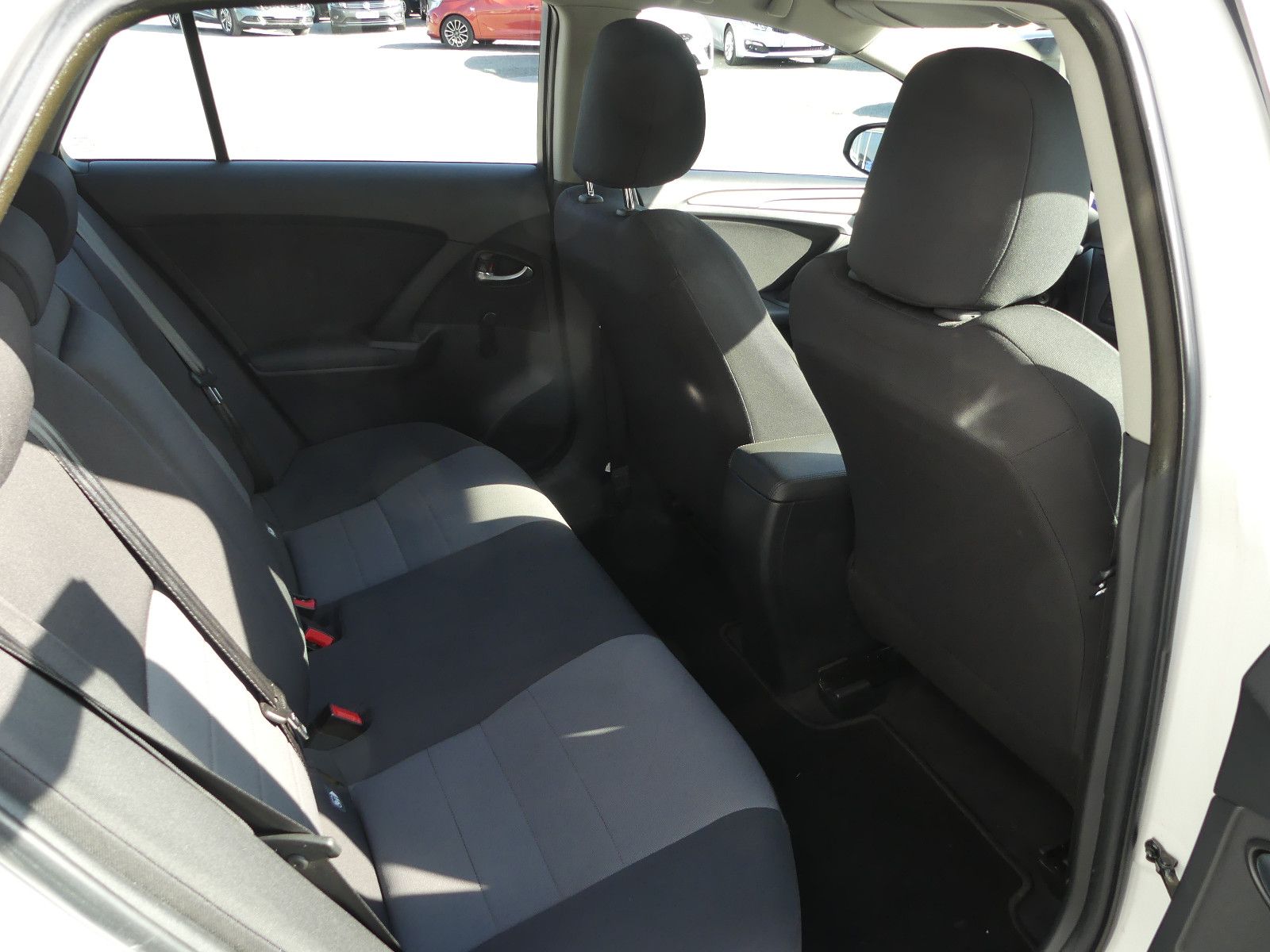Fahrzeugabbildung Toyota Avensis Kombi