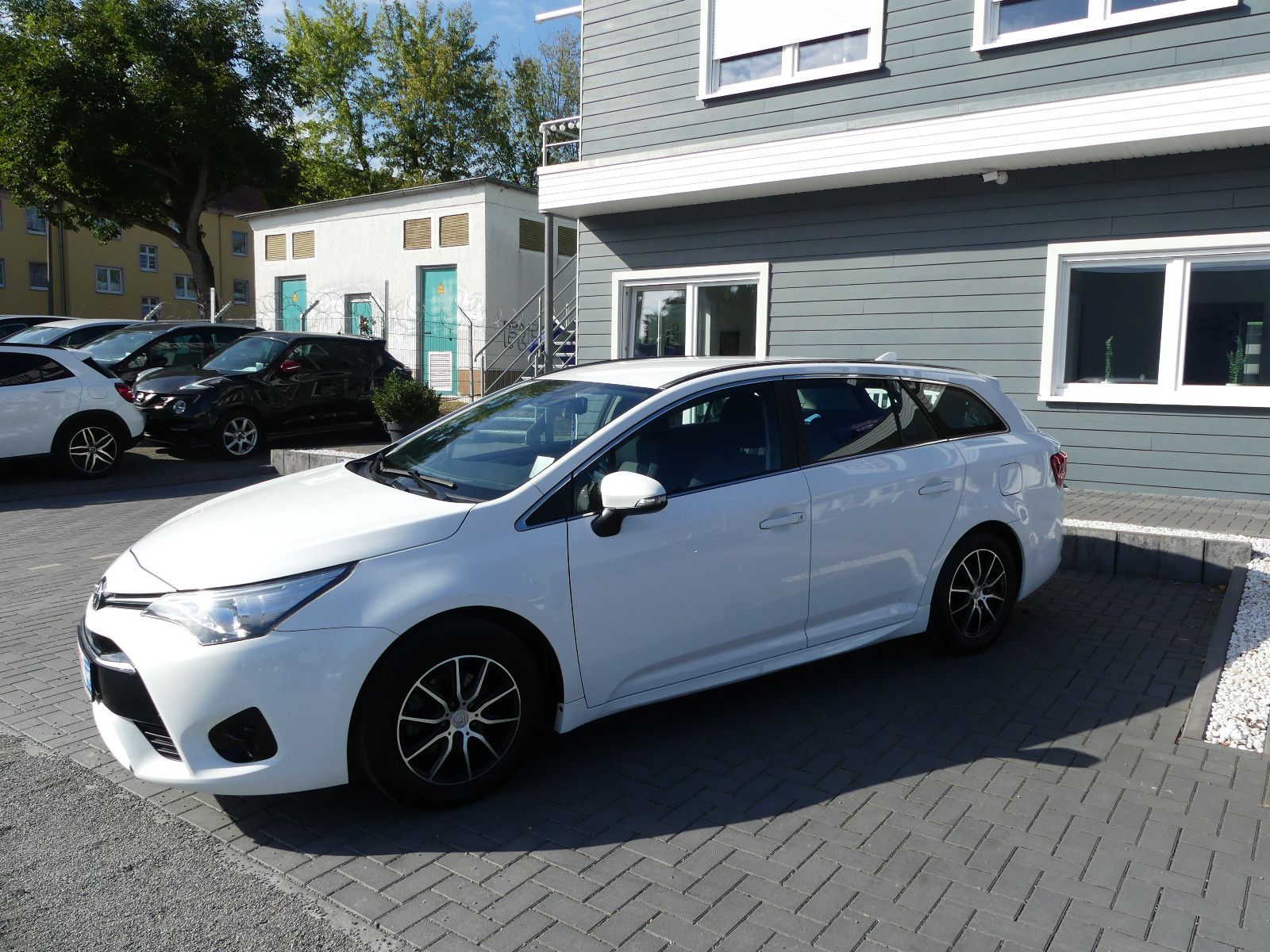 Fahrzeugabbildung Toyota Avensis Kombi