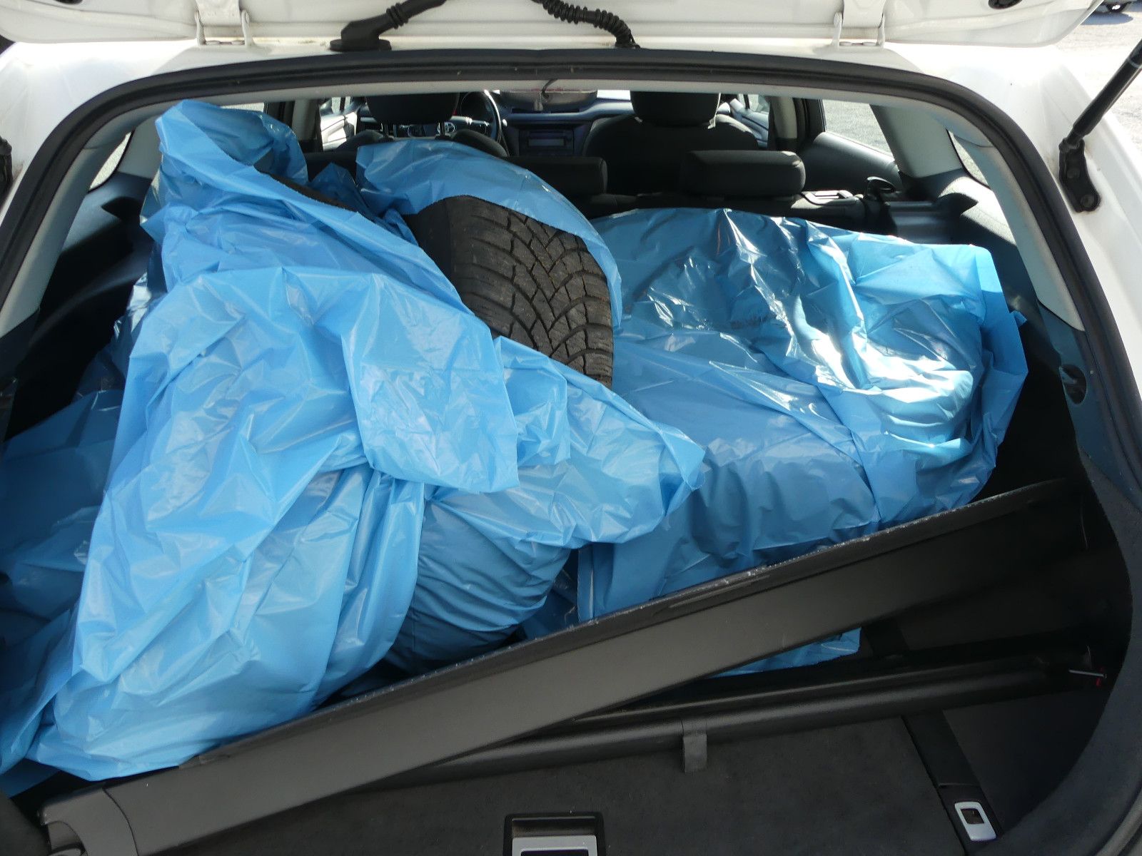 Fahrzeugabbildung Toyota Avensis Kombi