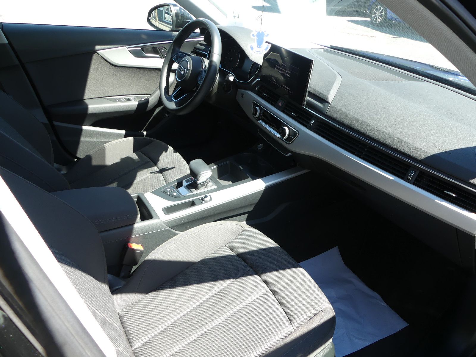 Fahrzeugabbildung Audi A4 Lim. 35 TFSI advanced"AUTOMATIK"