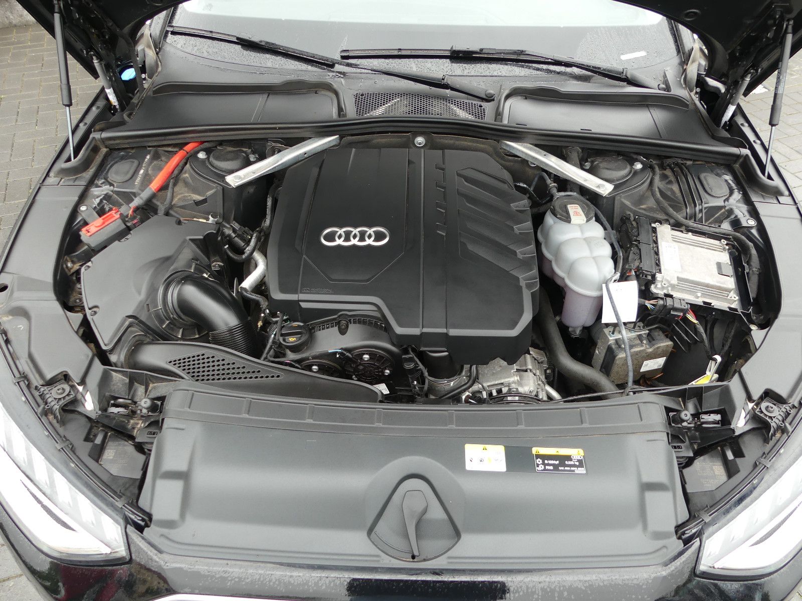 Fahrzeugabbildung Audi A4 Lim. 35 TFSI advanced"AUTOMATIK"