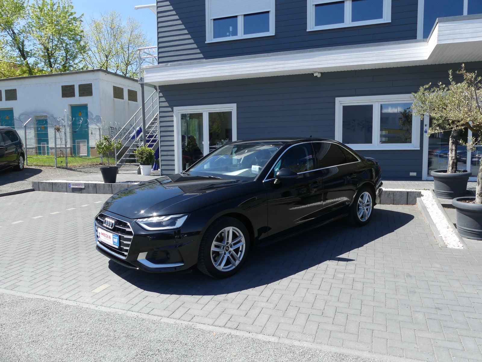 Fahrzeugabbildung Audi A4 Lim. 35 TFSI advanced"AUTOMATIK"