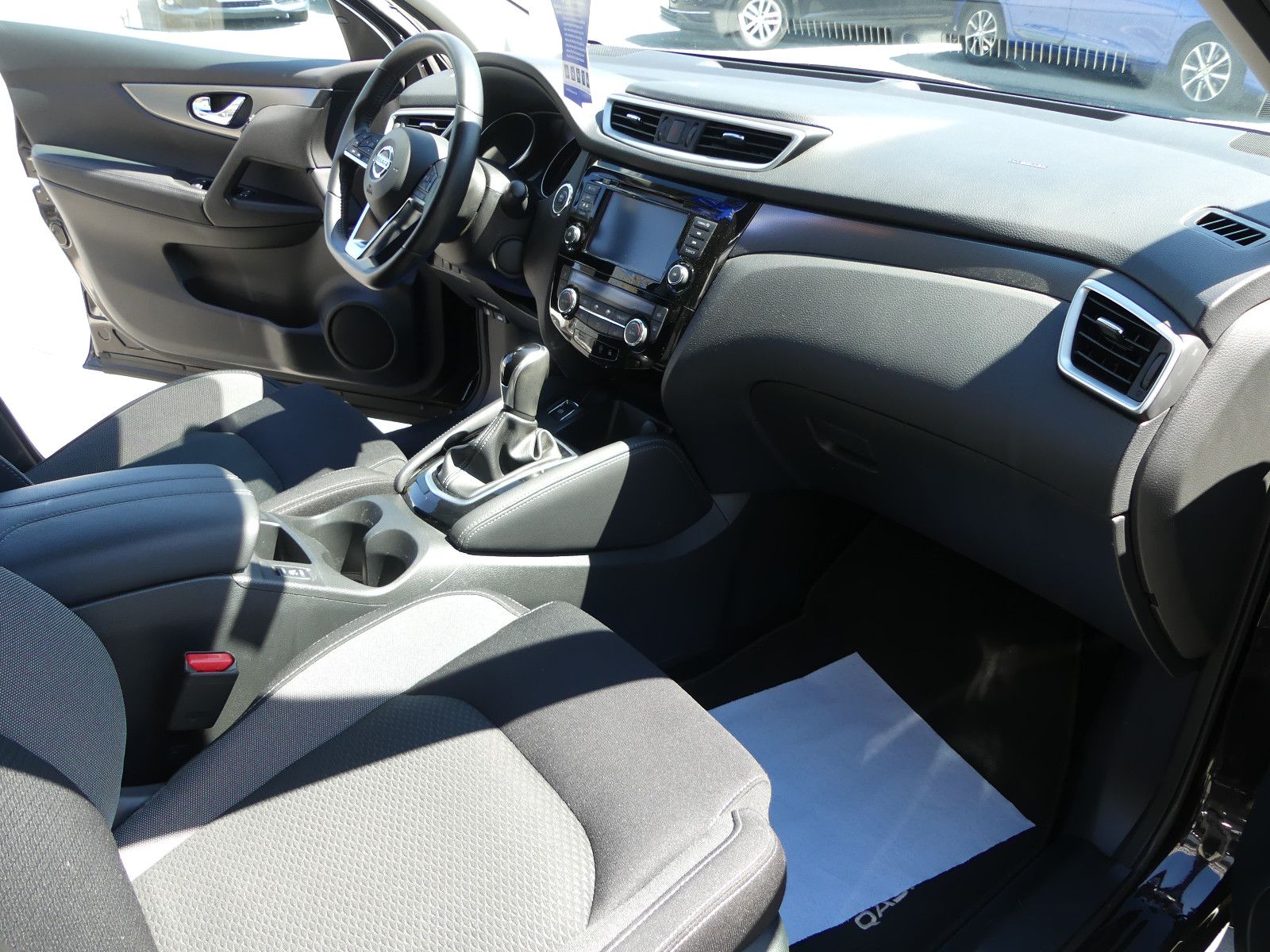 Fahrzeugabbildung Nissan Qashqai N-Connecta, Automatik, 1. Hand