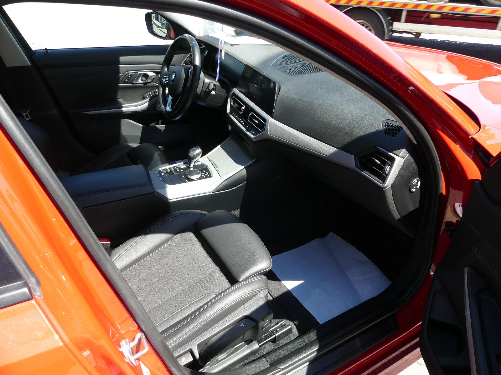 Fahrzeugabbildung BMW 320 3 Touring 320 e xDrive"AUTOMATIK"