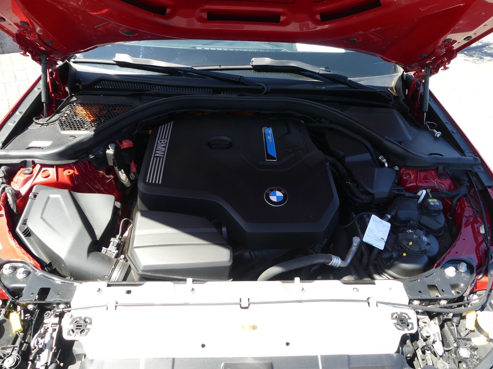 Fahrzeugabbildung BMW 320 3 Touring 320 e xDrive"AUTOMATIK"