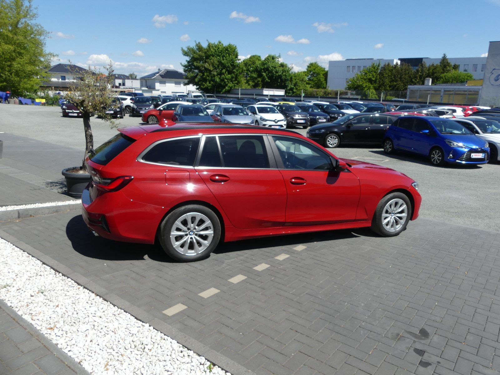 Fahrzeugabbildung BMW 320 3 Touring 320 e xDrive"AUTOMATIK"