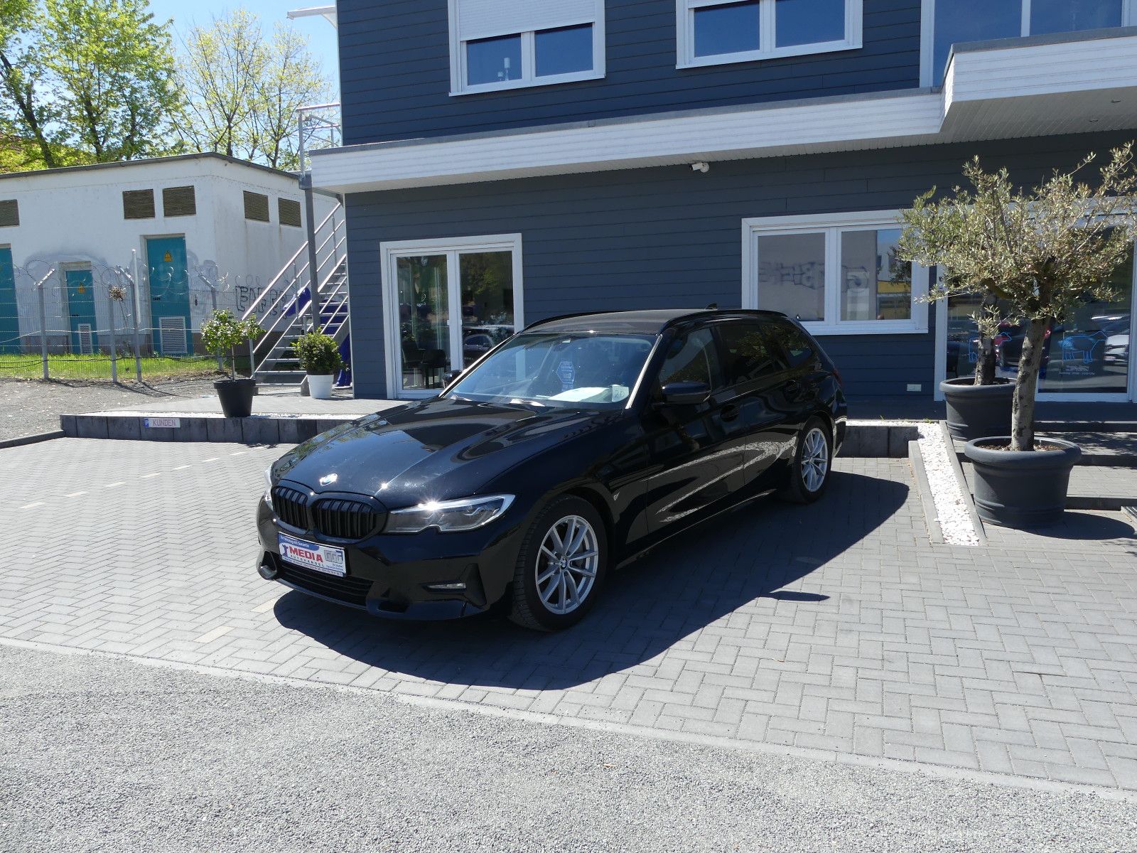 Fahrzeugabbildung BMW 330 3 Touring 330 d xDrive Sport Line