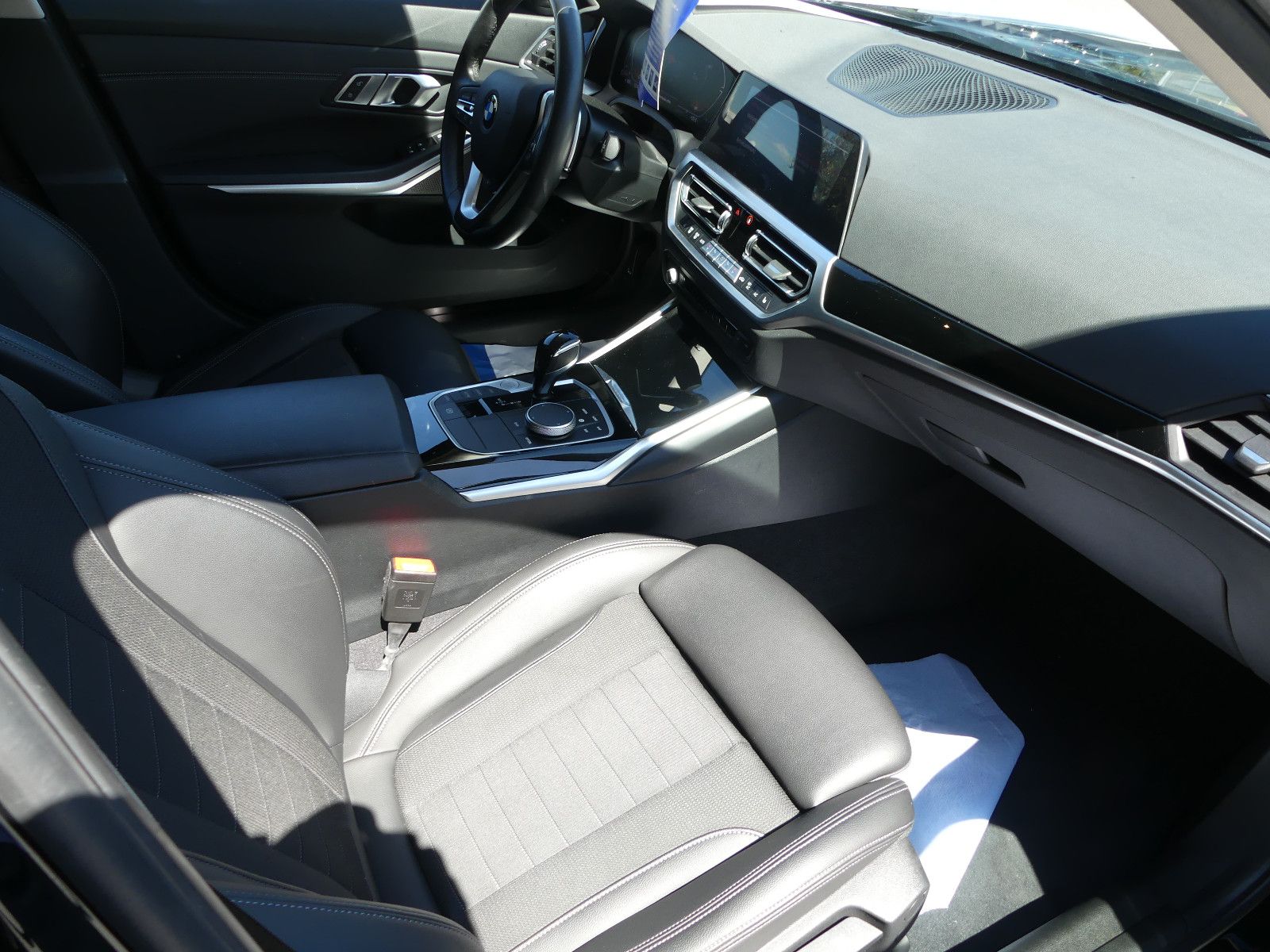 Fahrzeugabbildung BMW 330 3 Touring 330 d xDrive Sport Line