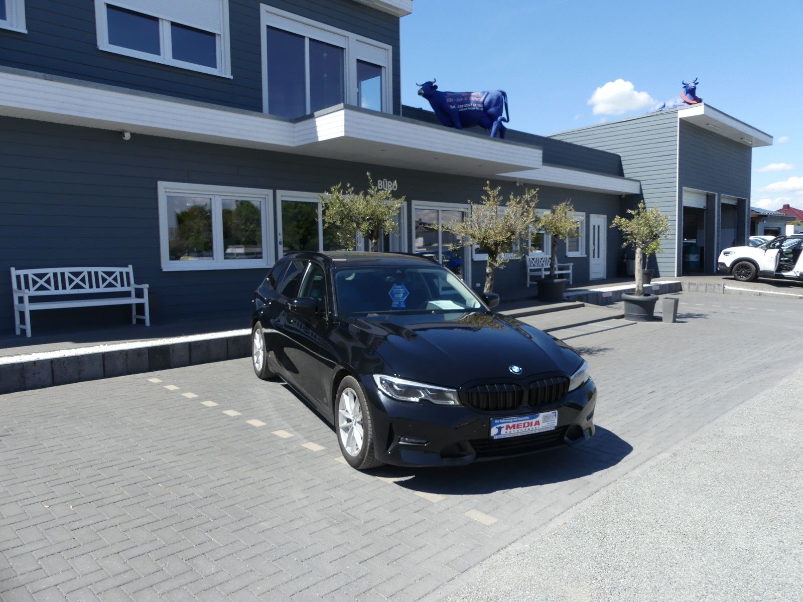 Fahrzeugabbildung BMW 330 3 Touring 330 d xDrive Sport Line