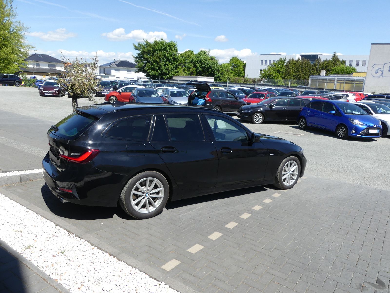 Fahrzeugabbildung BMW 330 3 Touring 330 d xDrive Sport Line