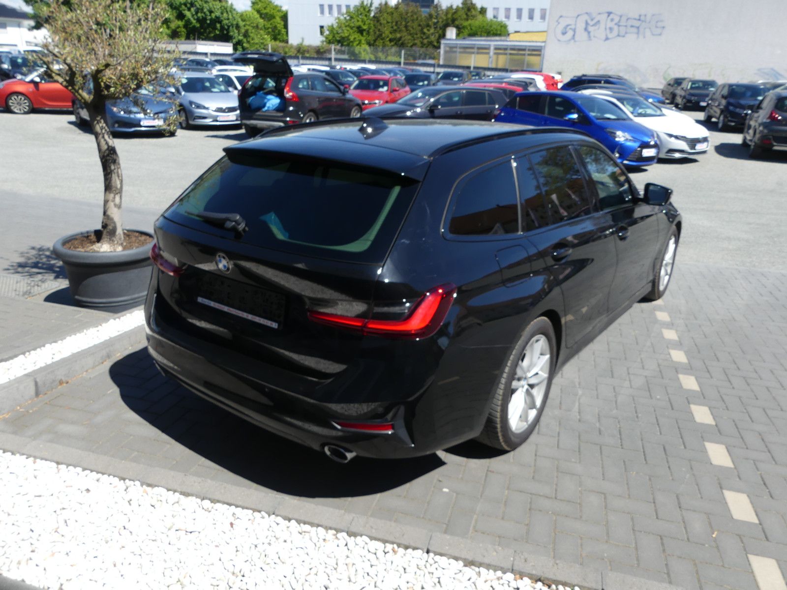 Fahrzeugabbildung BMW 330 3 Touring 330 d xDrive Sport Line