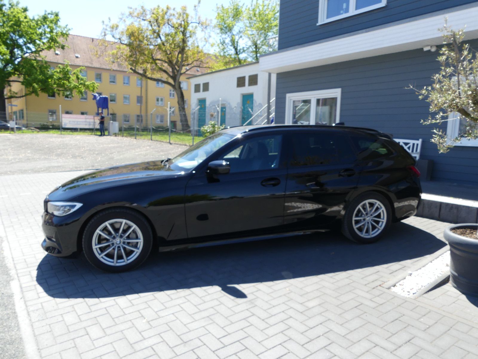 Fahrzeugabbildung BMW 330 3 Touring 330 d xDrive Sport Line