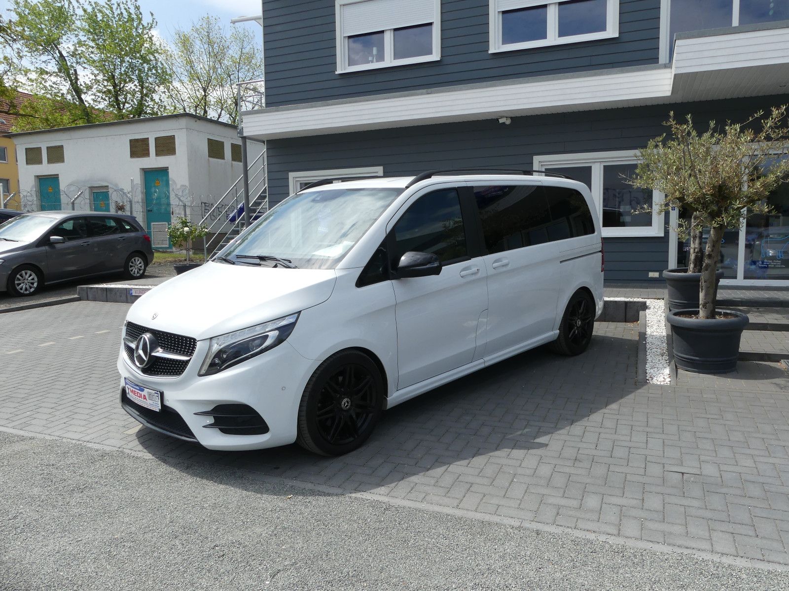 Fahrzeugabbildung Mercedes-Benz V 250 EDITION AMG-LINE*KOMPAKT*