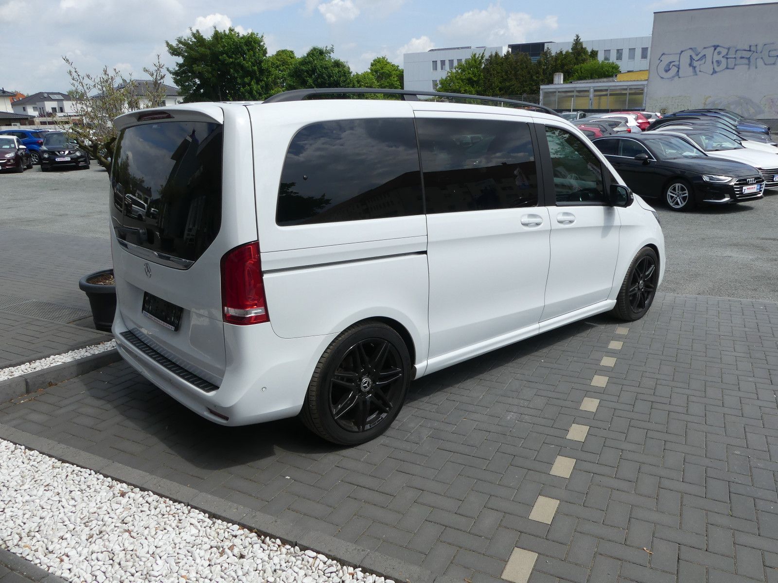 Fahrzeugabbildung Mercedes-Benz V 250 EDITION AMG-LINE*KOMPAKT*
