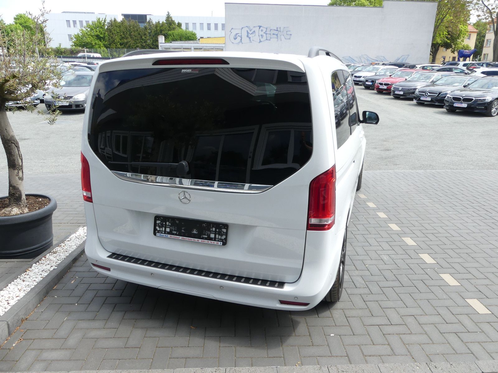 Fahrzeugabbildung Mercedes-Benz V 250 EDITION AMG-LINE*KOMPAKT*