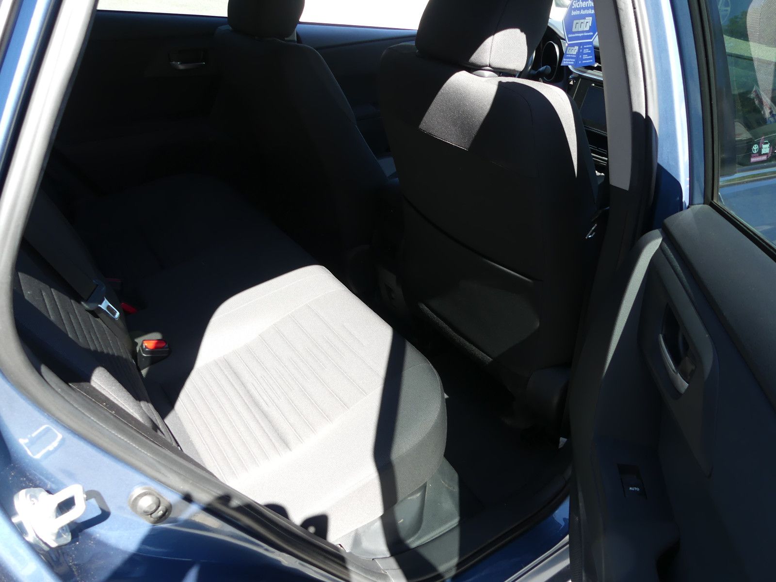 Fahrzeugabbildung Toyota Auris Hybrid Design Edition"1.HAND"76TKM"