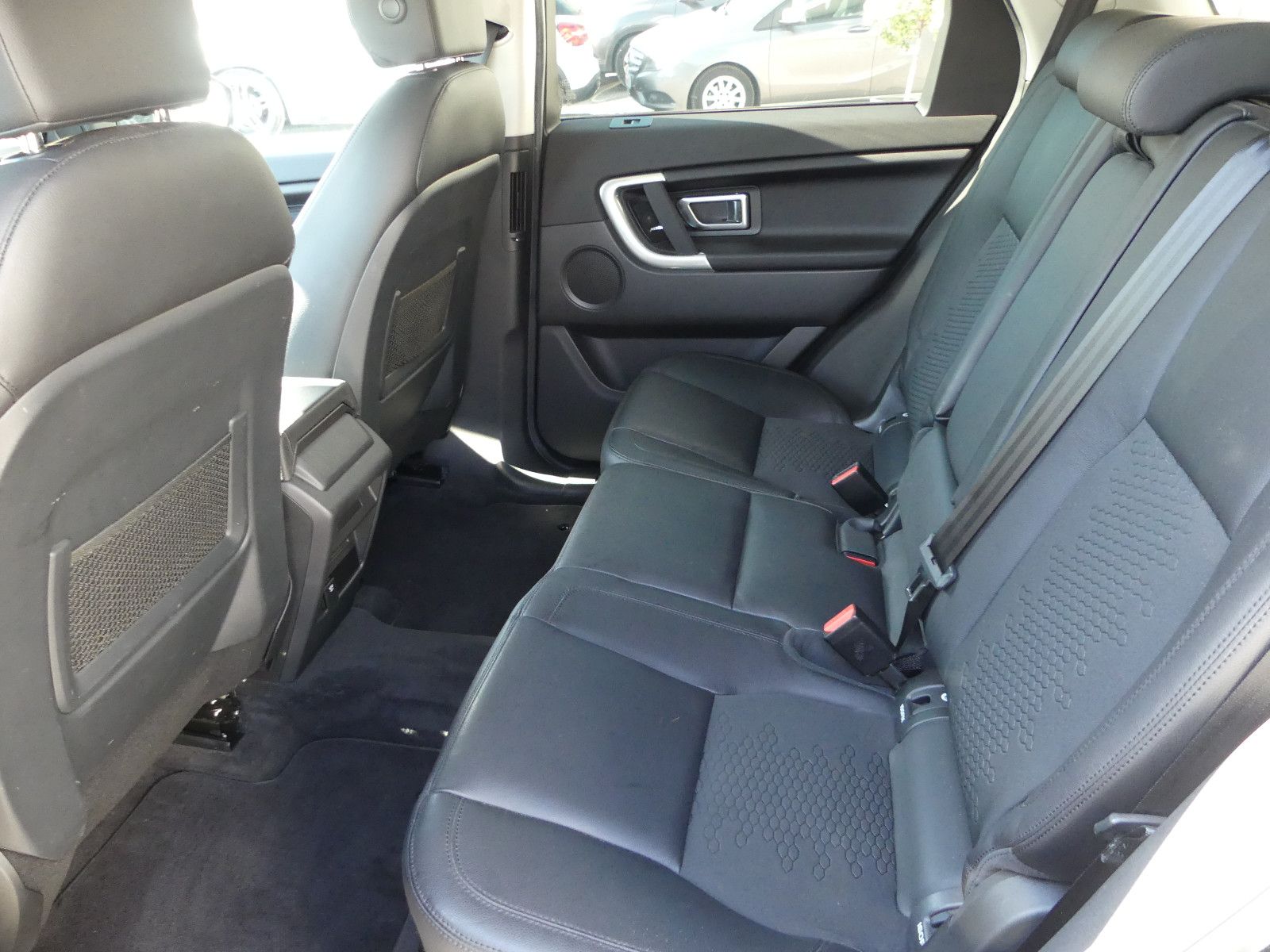 Fahrzeugabbildung Land Rover Discovery Sport SE AWD, Allrad, Automatik