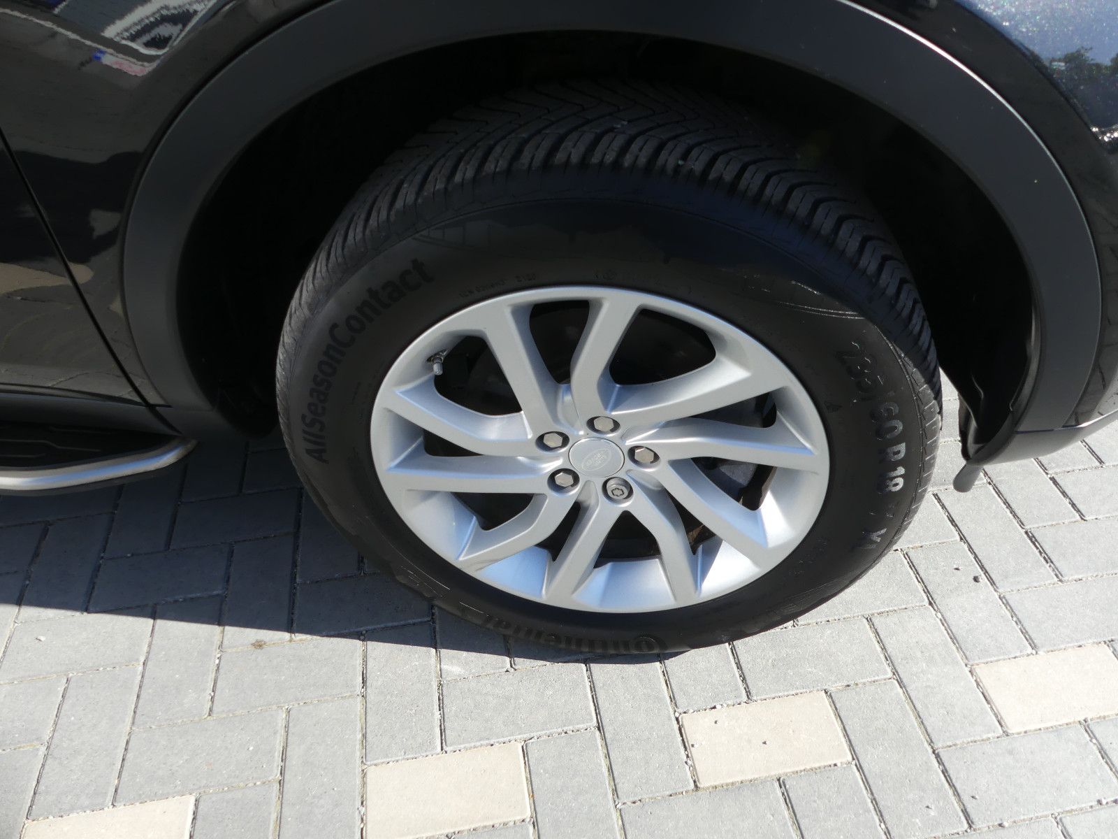 Fahrzeugabbildung Land Rover Discovery Sport SE AWD, Allrad, Automatik