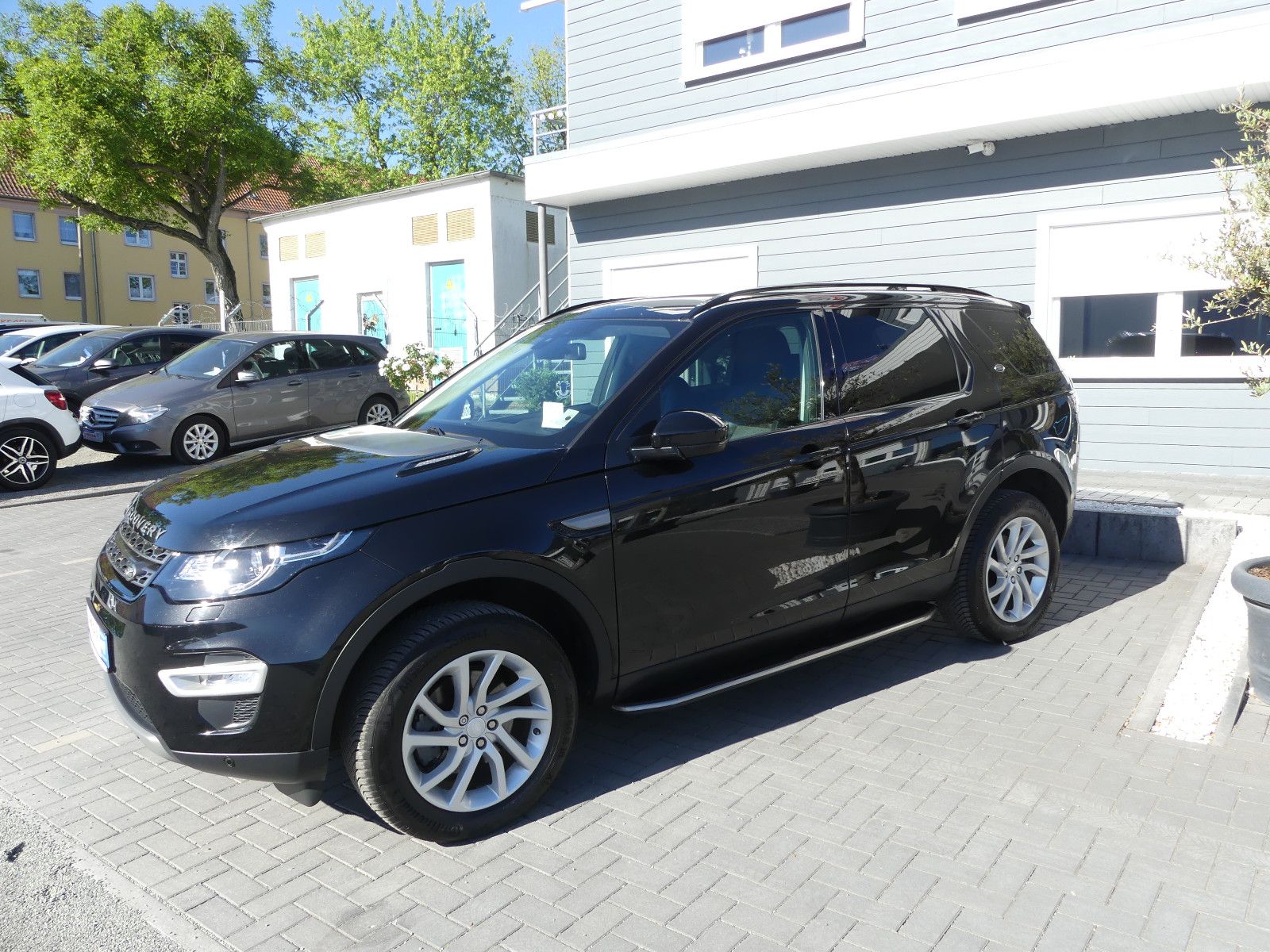 Fahrzeugabbildung Land Rover Discovery Sport SE AWD, Allrad, Automatik