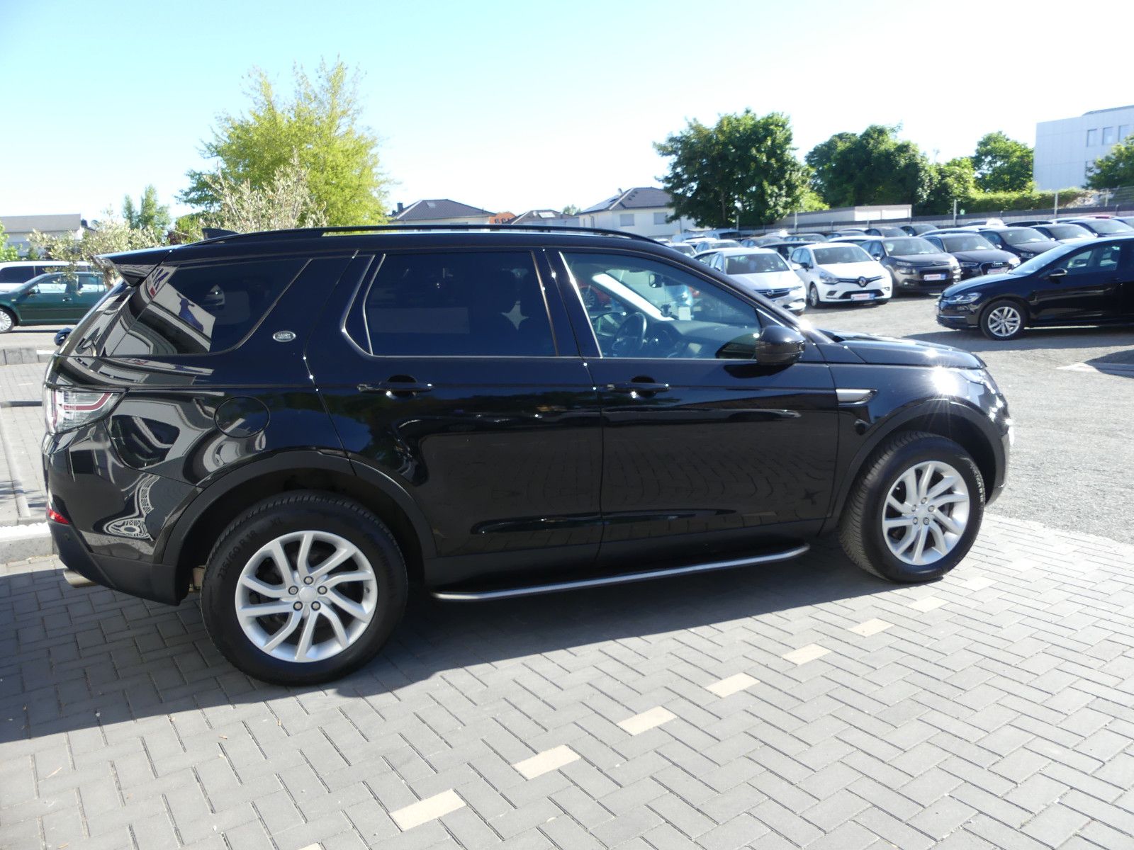 Fahrzeugabbildung Land Rover Discovery Sport SE AWD, Allrad, Automatik