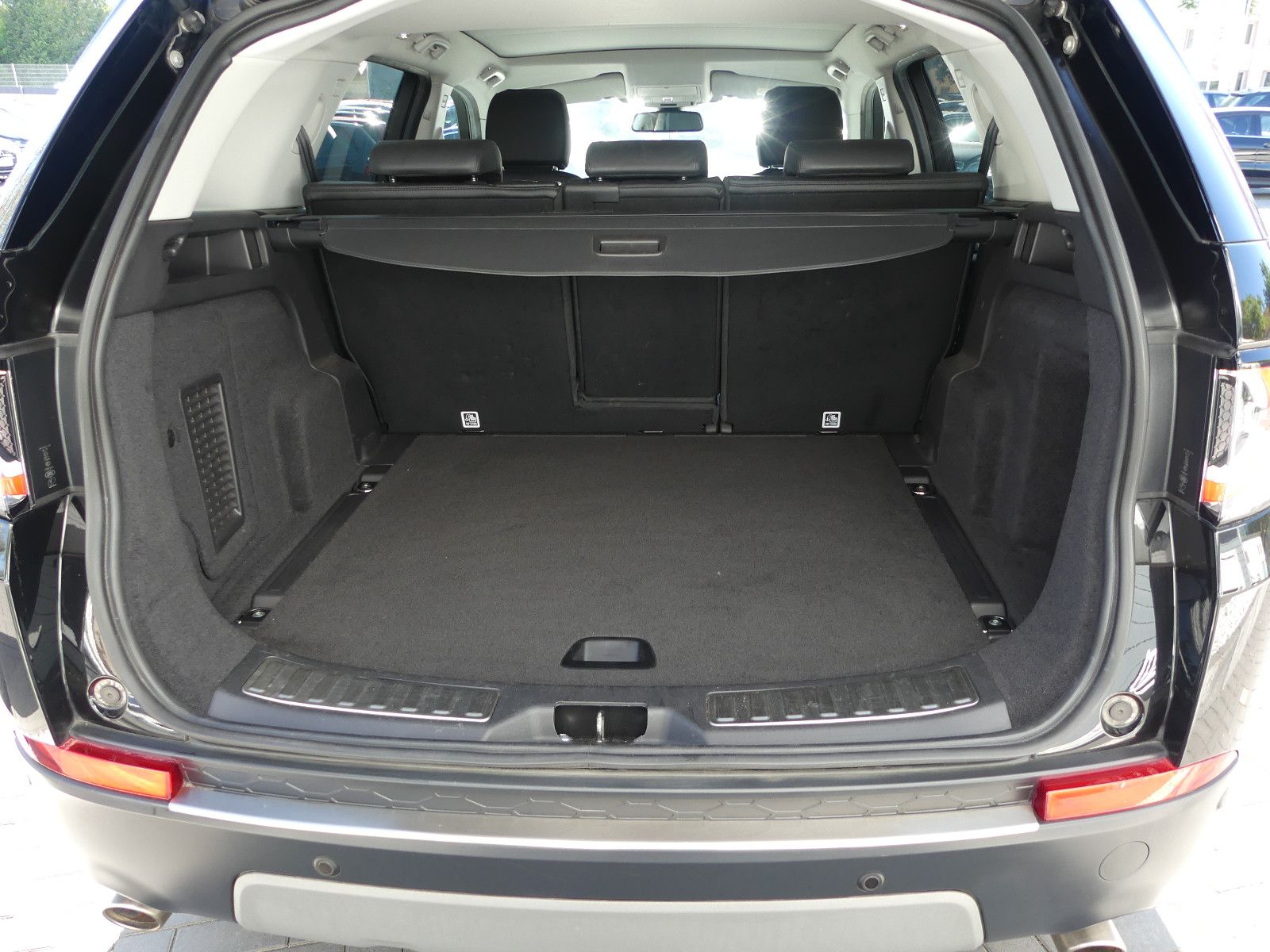 Fahrzeugabbildung Land Rover Discovery Sport SE AWD, Allrad, Automatik